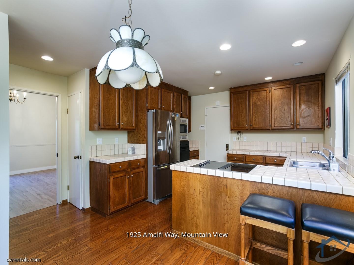 Detail Gallery Image 9 of 24 For 1925 Amalfi Way, Mountain View,  CA 94040 - 3 Beds | 2 Baths