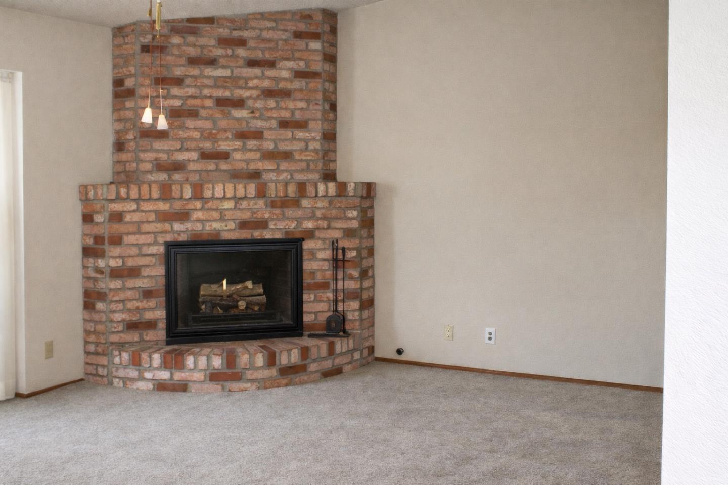 Detail Gallery Image 4 of 21 For 18732 Coolidge St, Salinas,  CA 93906 - 4 Beds | 2 Baths