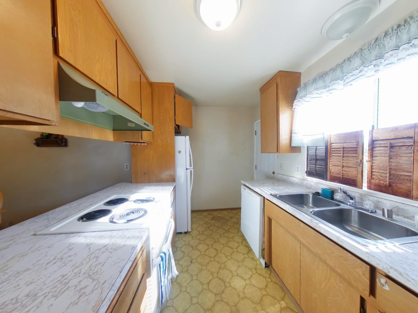 Detail Gallery Image 8 of 21 For 18732 Coolidge St, Salinas,  CA 93906 - 4 Beds | 2 Baths