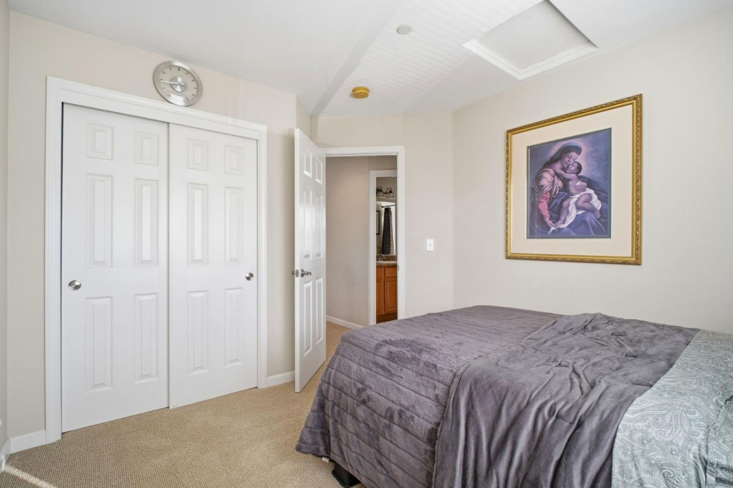 Detail Gallery Image 12 of 19 For 26983 Hayward Blvd, Hayward,  CA 94542 - 3 Beds | 2/1 Baths