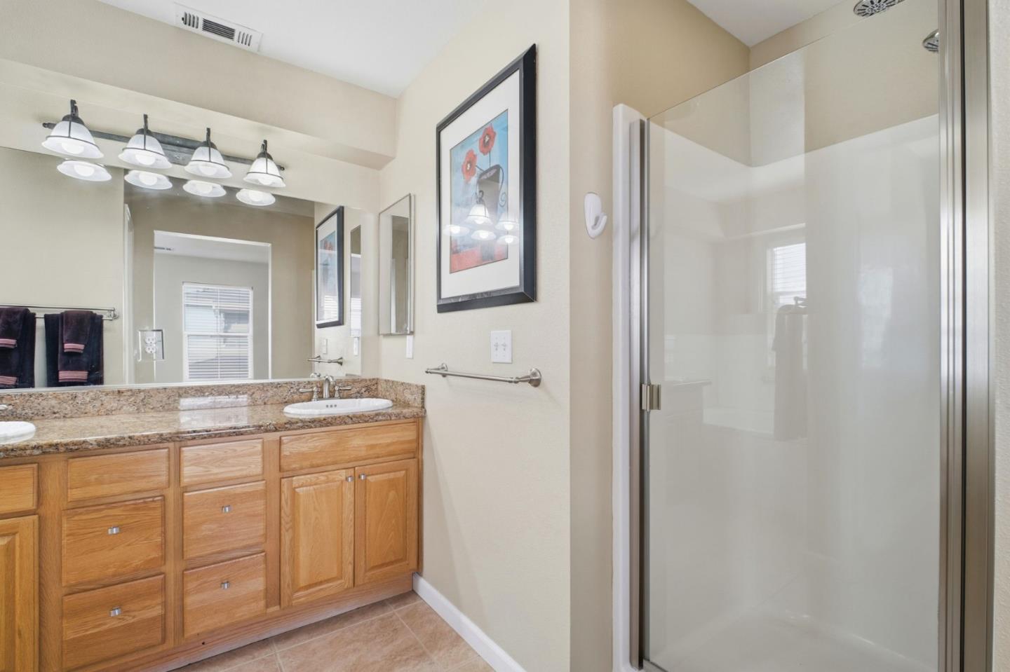 Detail Gallery Image 16 of 19 For 26983 Hayward Blvd, Hayward,  CA 94542 - 3 Beds | 2/1 Baths