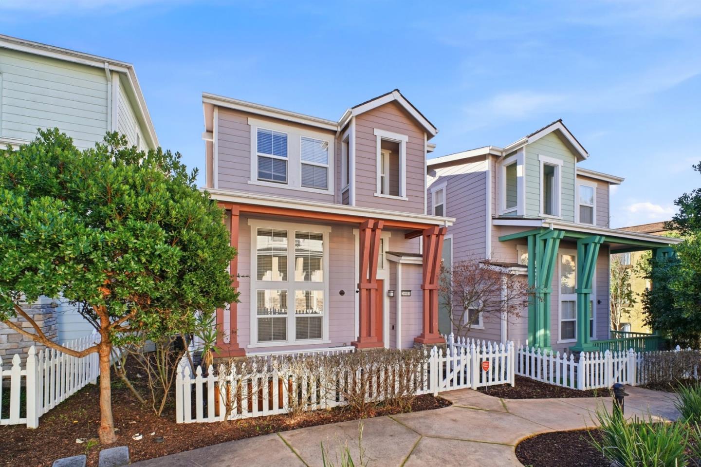 Detail Gallery Image 2 of 19 For 26983 Hayward Blvd, Hayward,  CA 94542 - 3 Beds | 2/1 Baths