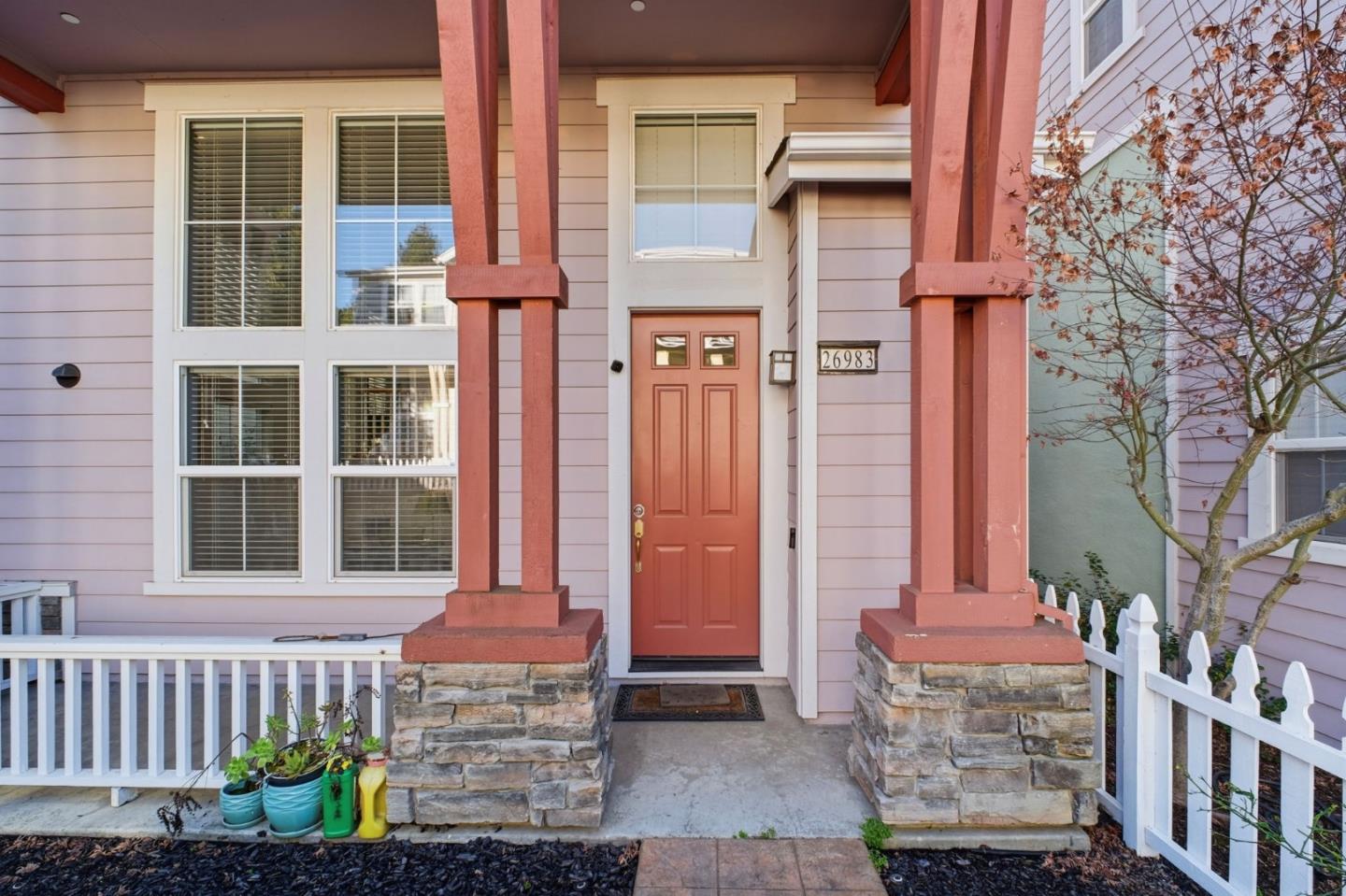 Detail Gallery Image 3 of 19 For 26983 Hayward Blvd, Hayward,  CA 94542 - 3 Beds | 2/1 Baths