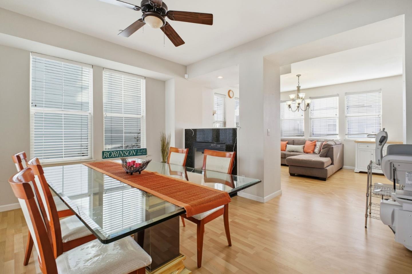 Detail Gallery Image 8 of 19 For 26983 Hayward Blvd, Hayward,  CA 94542 - 3 Beds | 2/1 Baths