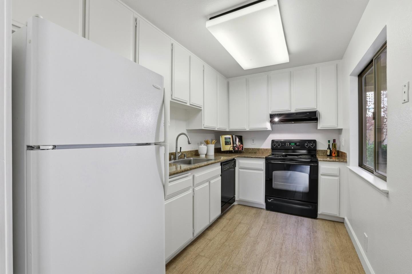 Detail Gallery Image 12 of 43 For 453 Alberto Way #D160,  Los Gatos,  CA 95032 - 2 Beds | 2 Baths