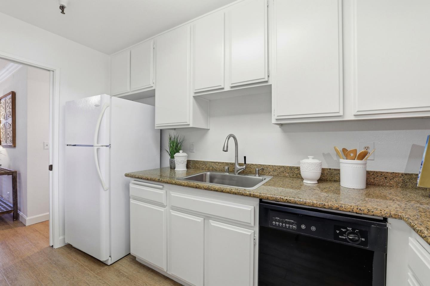 Detail Gallery Image 14 of 43 For 453 Alberto Way #D160,  Los Gatos,  CA 95032 - 2 Beds | 2 Baths