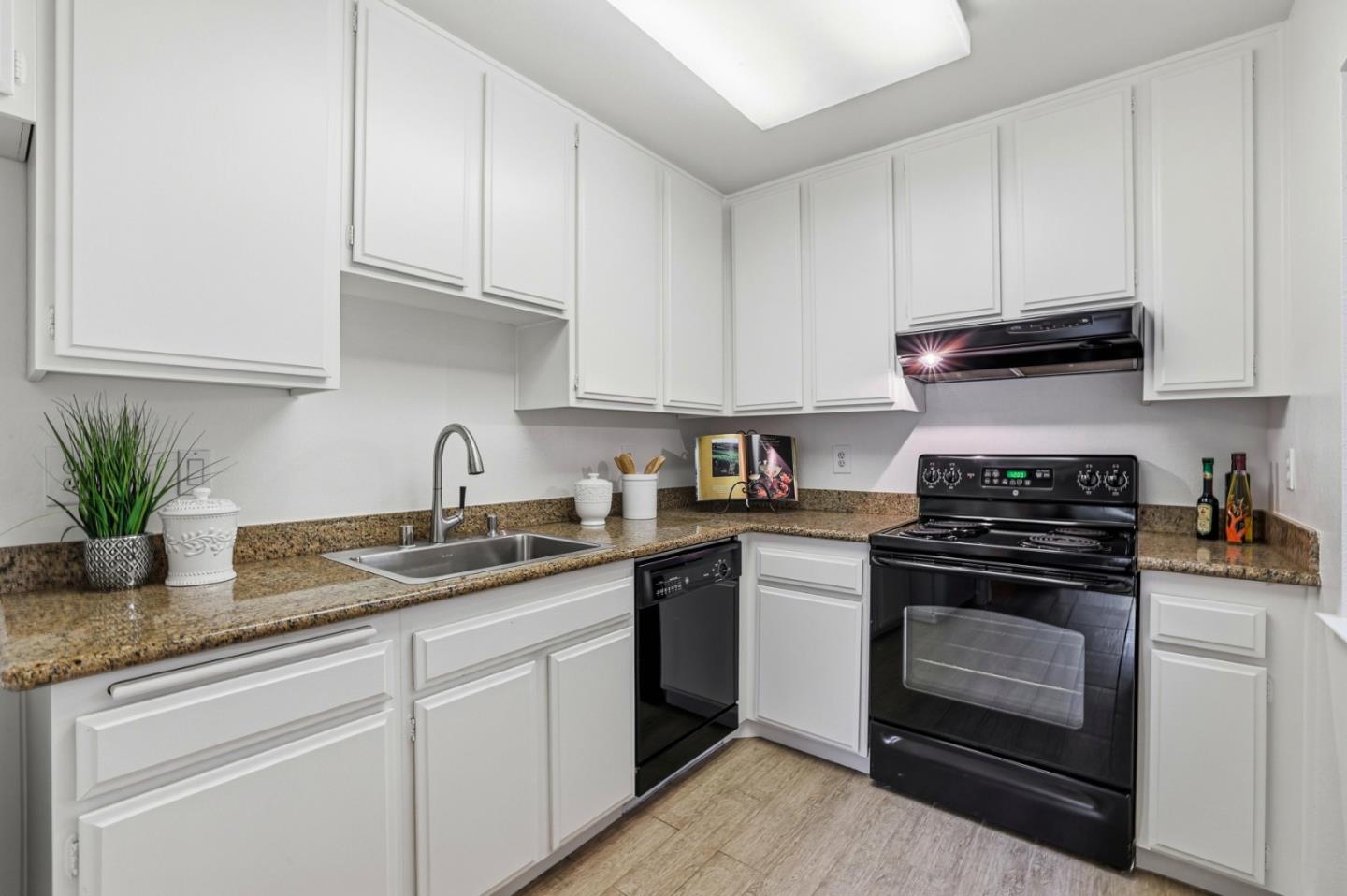 Detail Gallery Image 15 of 43 For 453 Alberto Way #D160,  Los Gatos,  CA 95032 - 2 Beds | 2 Baths