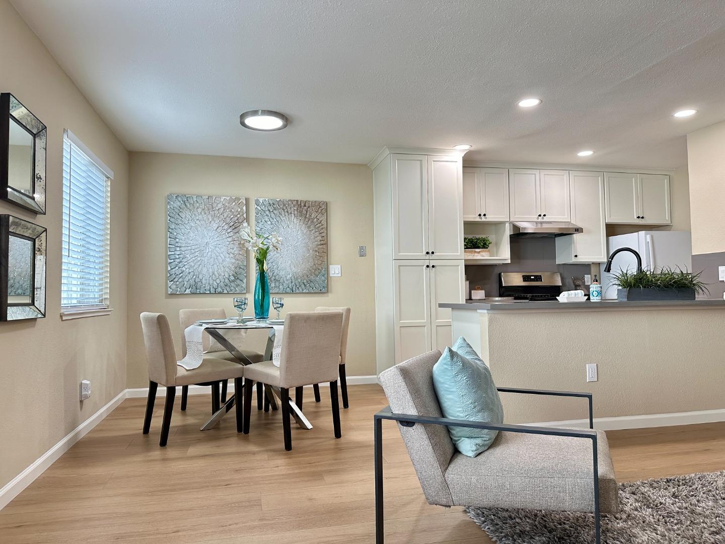 Detail Gallery Image 2 of 31 For 2122 Arroyo Ct #3,  Pleasanton,  CA 94588 - 2 Beds | 1 Baths