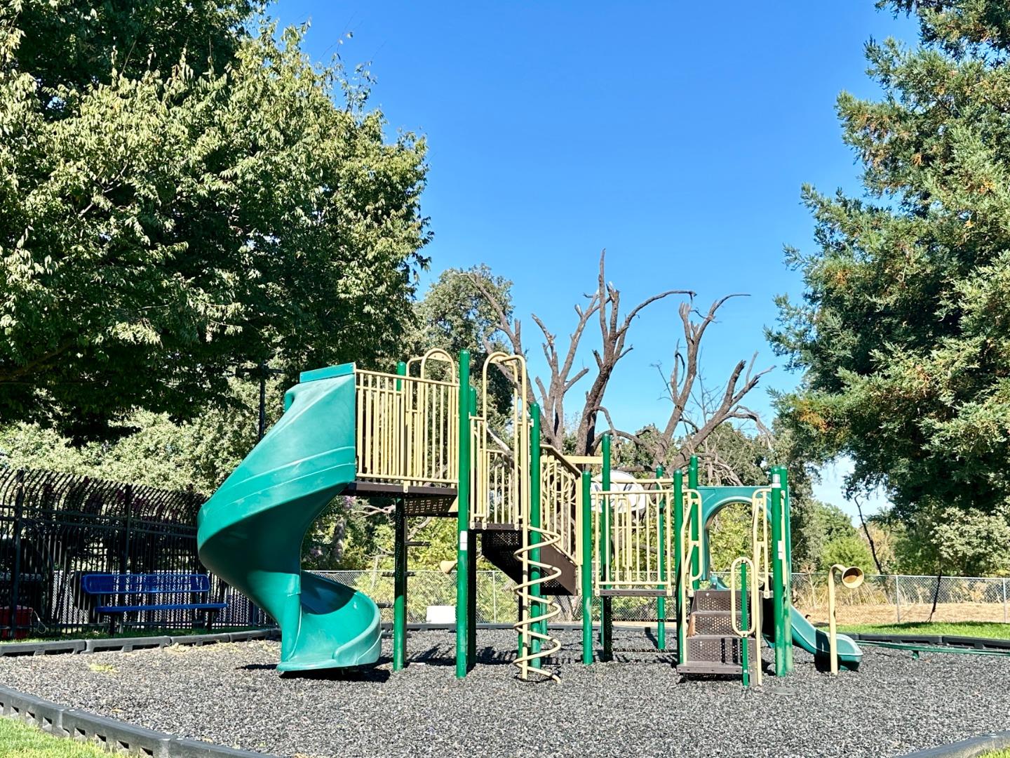 Detail Gallery Image 29 of 31 For 2122 Arroyo Ct #3,  Pleasanton,  CA 94588 - 2 Beds | 1 Baths