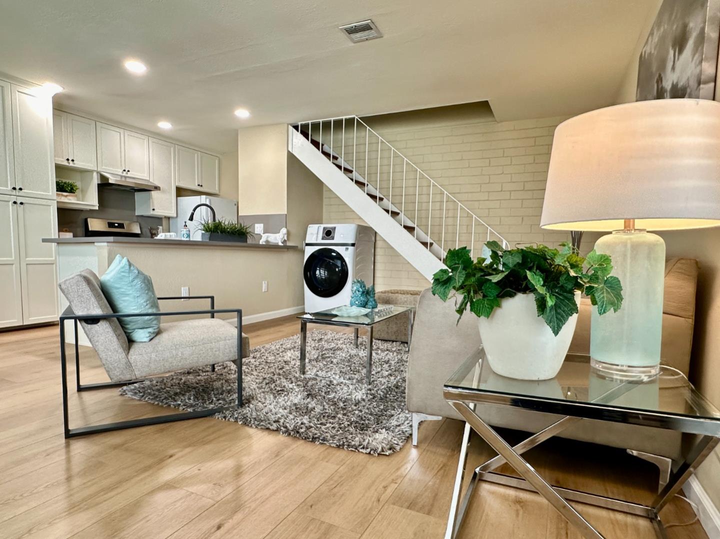 Detail Gallery Image 3 of 31 For 2122 Arroyo Ct #3,  Pleasanton,  CA 94588 - 2 Beds | 1 Baths