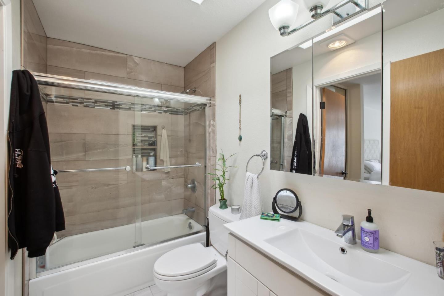 Detail Gallery Image 20 of 65 For 1615 Oakdale Ave, San Francisco,  CA 94124 - – Beds | – Baths