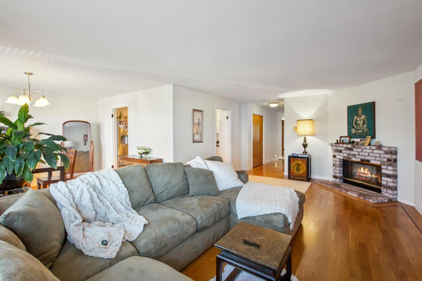 Detail Gallery Image 6 of 65 For 1615 Oakdale Ave, San Francisco,  CA 94124 - – Beds | – Baths