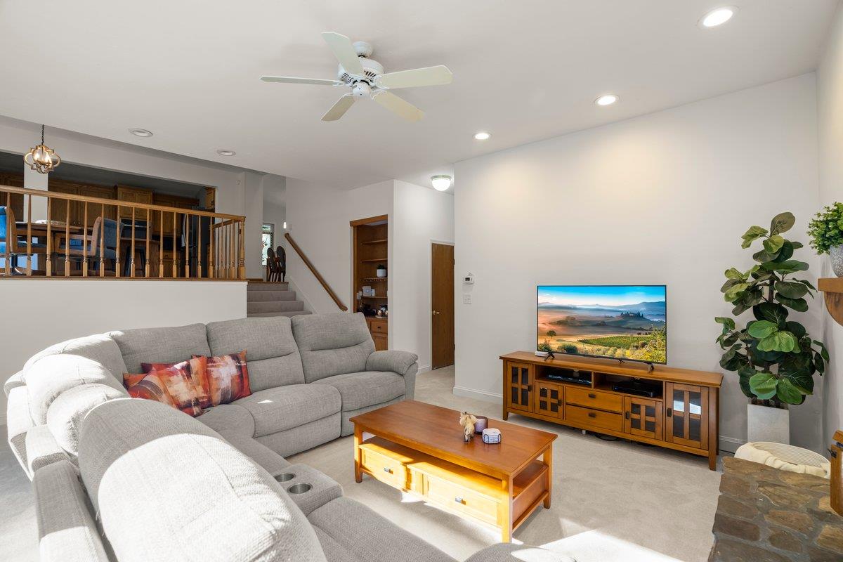 Detail Gallery Image 12 of 39 For 22116 Call of the Wild Rd, Los Gatos,  CA 95033 - 4 Beds | 3 Baths