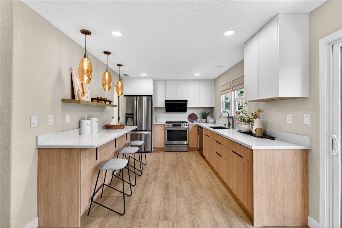 Detail Gallery Image 10 of 52 For 217 Heartwood Ln, Mountain View,  CA 94041 - 3 Beds | 2/1 Baths