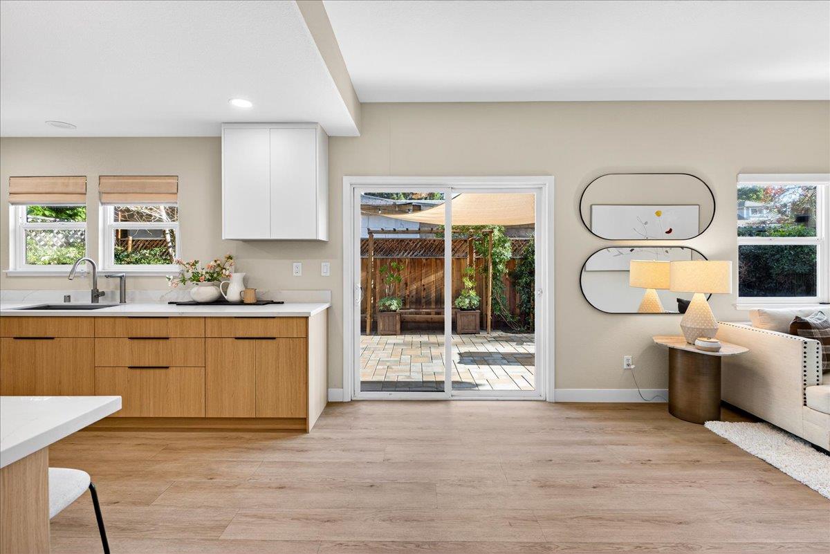 Detail Gallery Image 12 of 52 For 217 Heartwood Ln, Mountain View,  CA 94041 - 3 Beds | 2/1 Baths