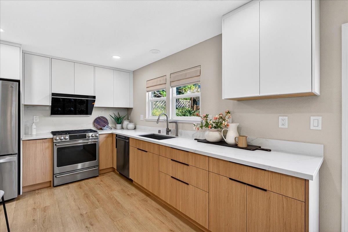 Detail Gallery Image 15 of 52 For 217 Heartwood Ln, Mountain View,  CA 94041 - 3 Beds | 2/1 Baths