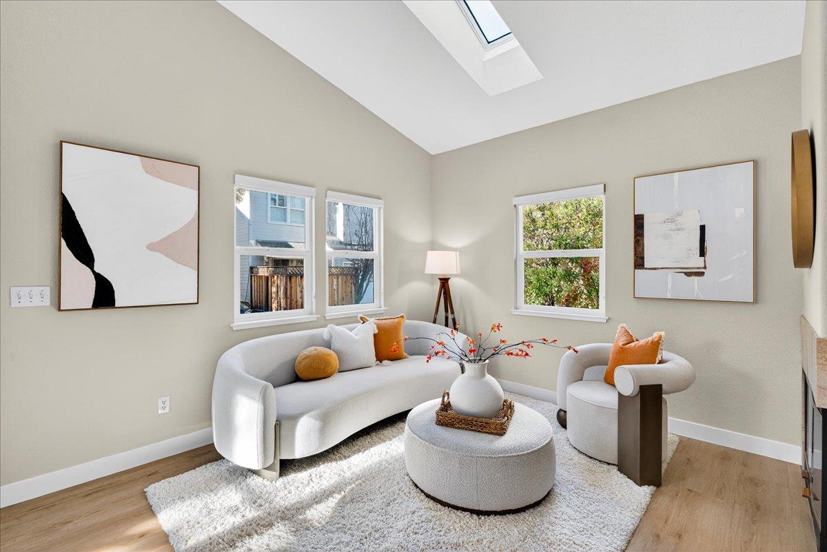 Detail Gallery Image 3 of 52 For 217 Heartwood Ln, Mountain View,  CA 94041 - 3 Beds | 2/1 Baths