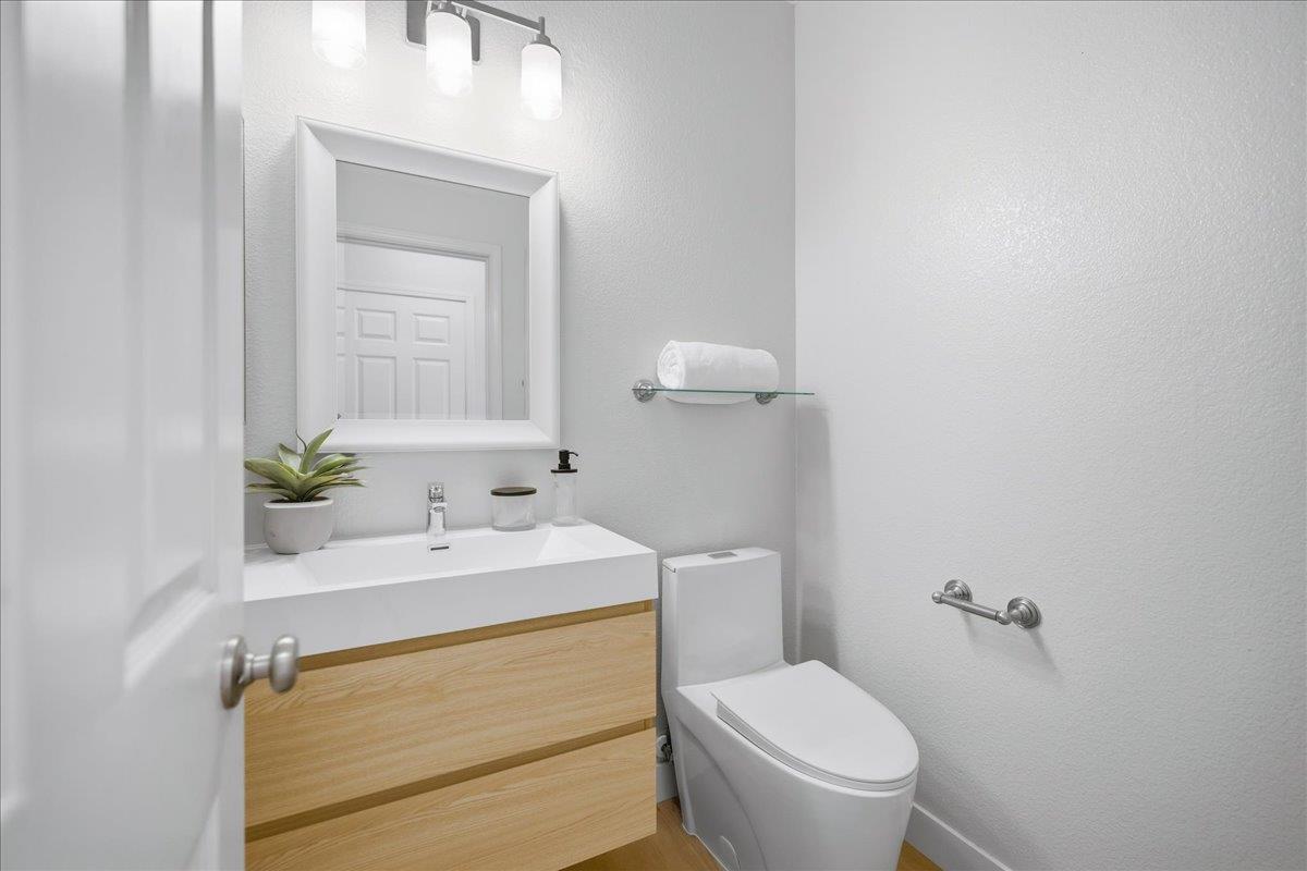 Detail Gallery Image 32 of 52 For 217 Heartwood Ln, Mountain View,  CA 94041 - 3 Beds | 2/1 Baths