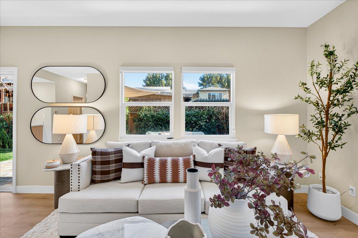 Detail Gallery Image 7 of 52 For 217 Heartwood Ln, Mountain View,  CA 94041 - 3 Beds | 2/1 Baths