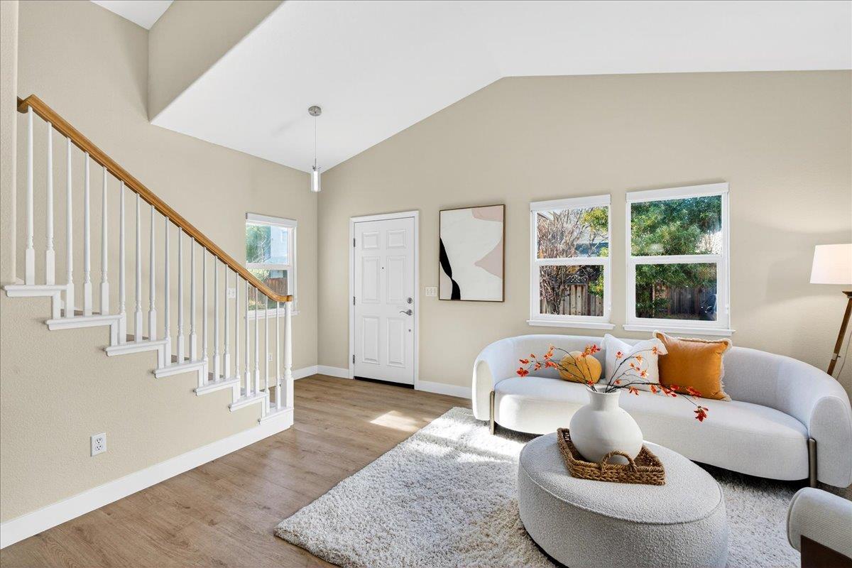 Detail Gallery Image 8 of 52 For 217 Heartwood Ln, Mountain View,  CA 94041 - 3 Beds | 2/1 Baths