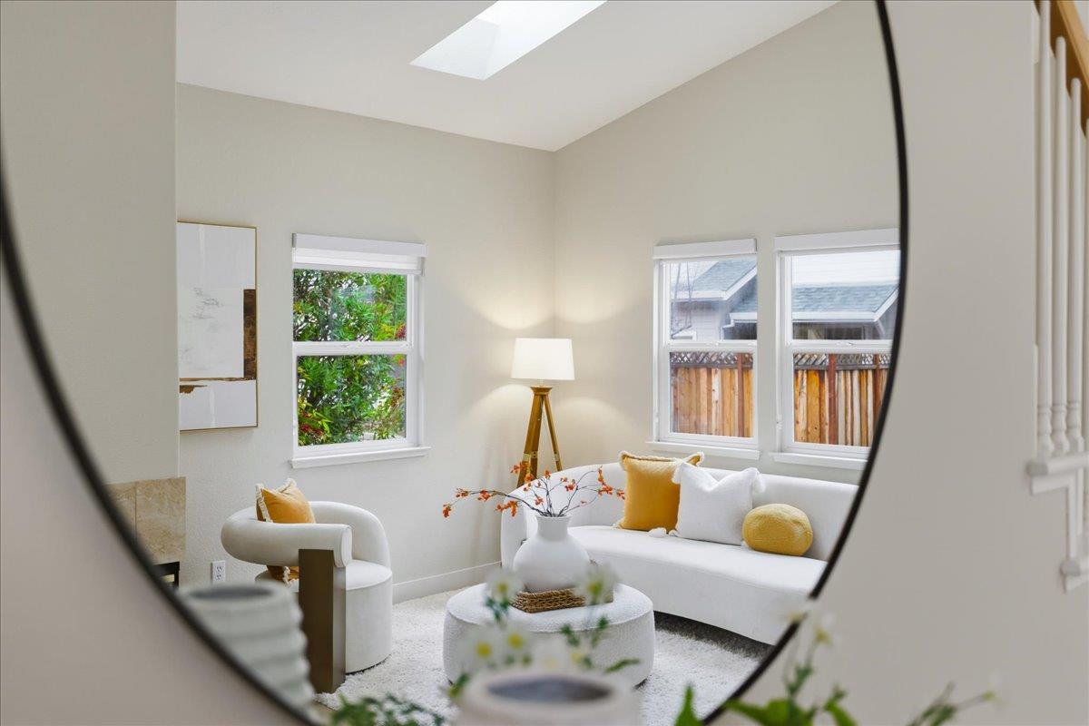 Detail Gallery Image 9 of 52 For 217 Heartwood Ln, Mountain View,  CA 94041 - 3 Beds | 2/1 Baths