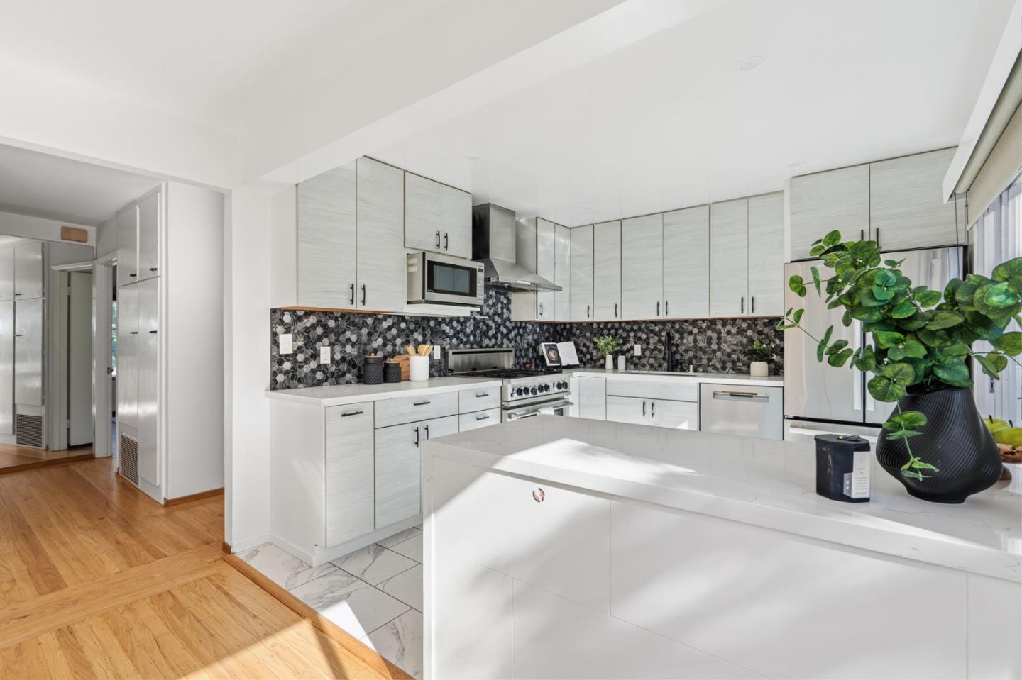 Detail Gallery Image 12 of 37 For 80 Dawnview Way, San Francisco,  CA 94131 - 4 Beds | 3 Baths