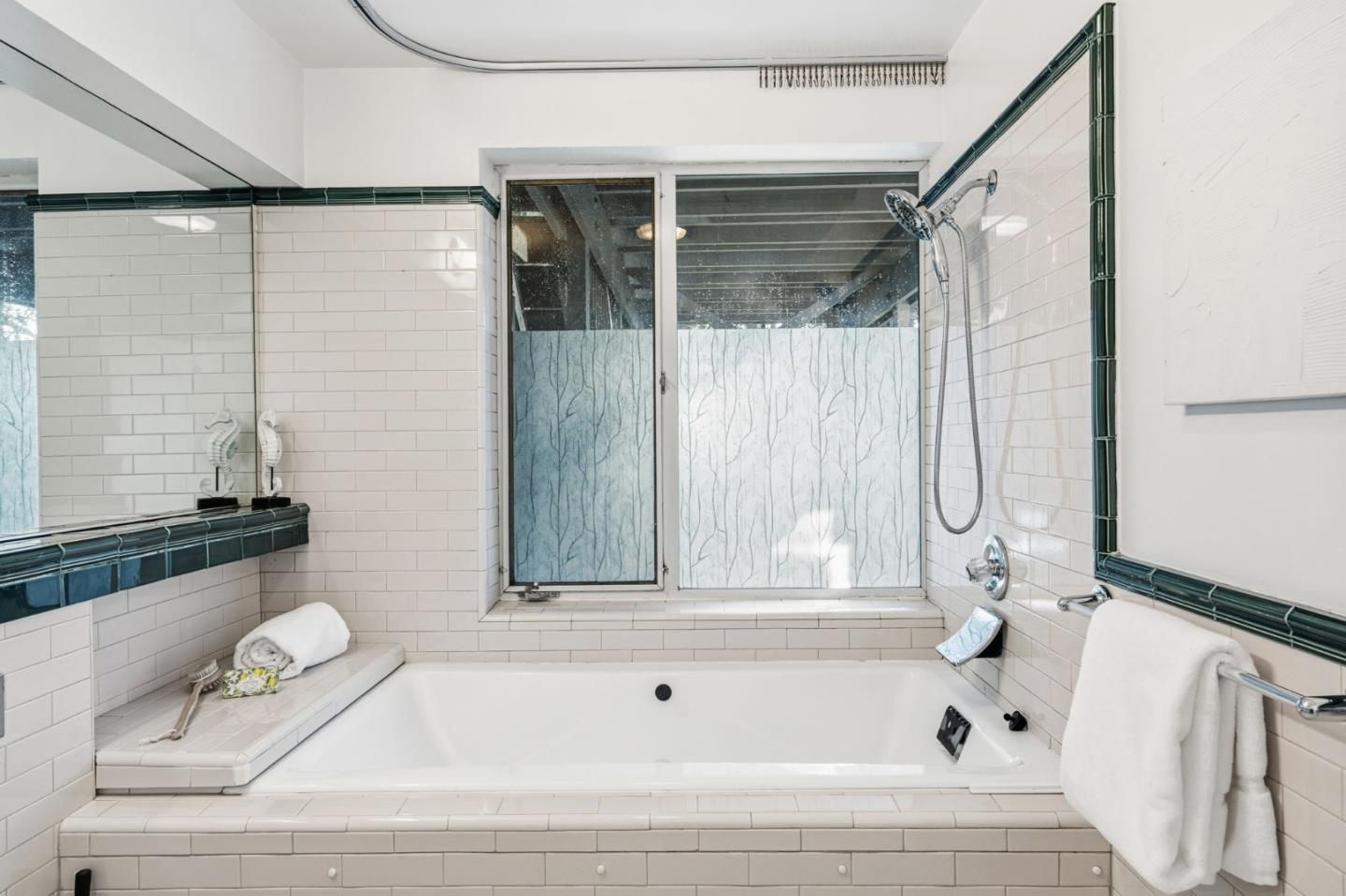 Detail Gallery Image 22 of 37 For 80 Dawnview Way, San Francisco,  CA 94131 - 4 Beds | 3 Baths