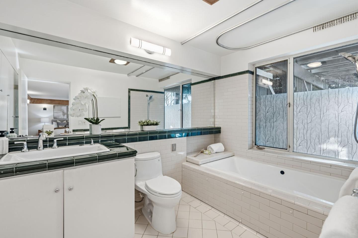 Detail Gallery Image 23 of 37 For 80 Dawnview Way, San Francisco,  CA 94131 - 4 Beds | 3 Baths