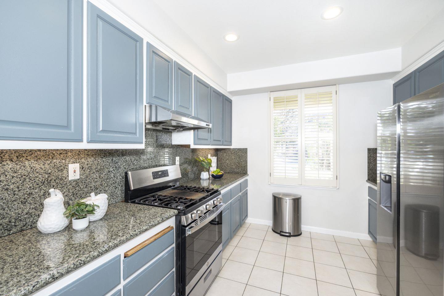 Detail Gallery Image 10 of 30 For 939 Oakes St, East Palo Alto,  CA 94303 - 3 Beds | 2/1 Baths