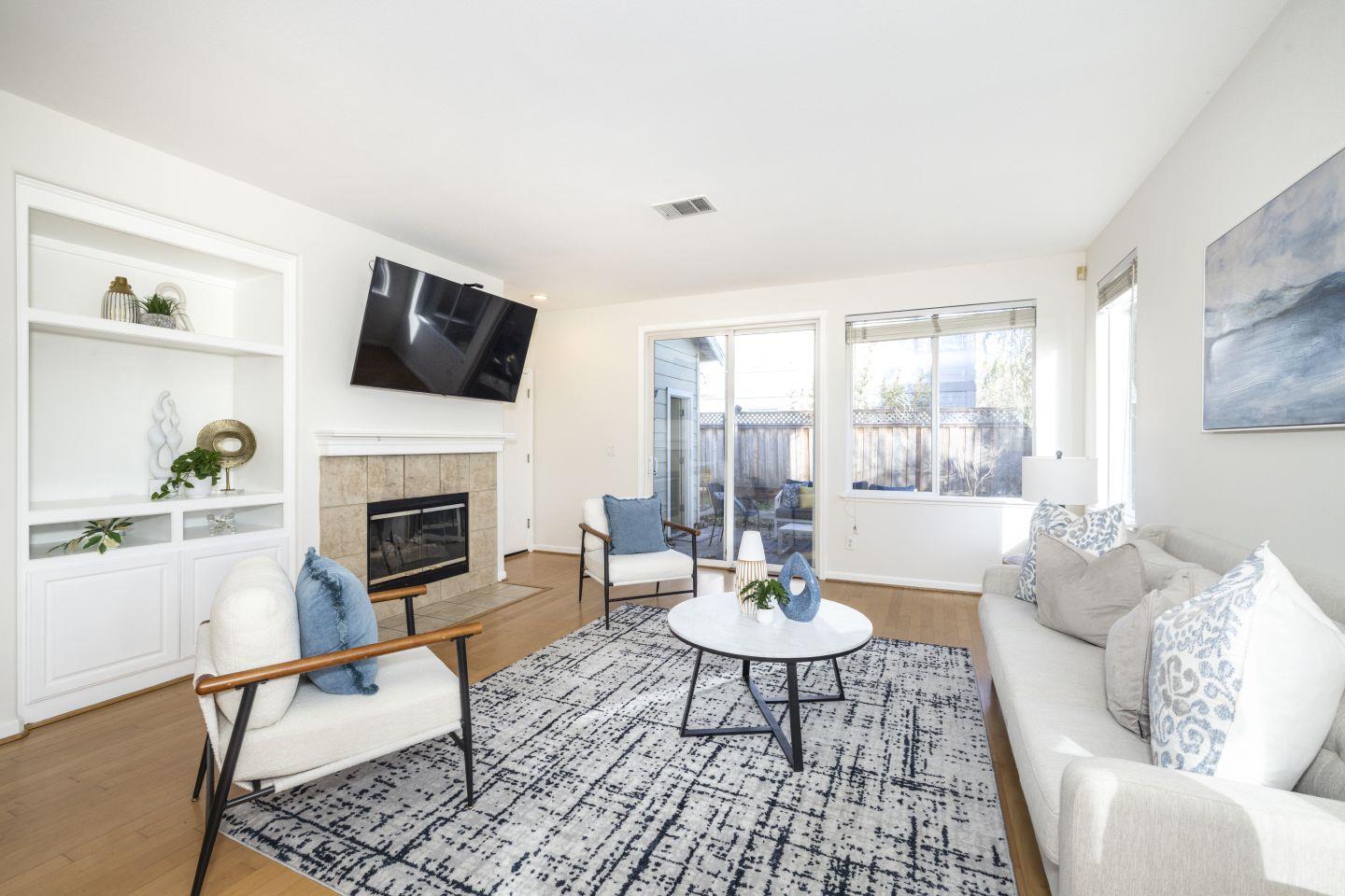 Detail Gallery Image 2 of 30 For 939 Oakes St, East Palo Alto,  CA 94303 - 3 Beds | 2/1 Baths