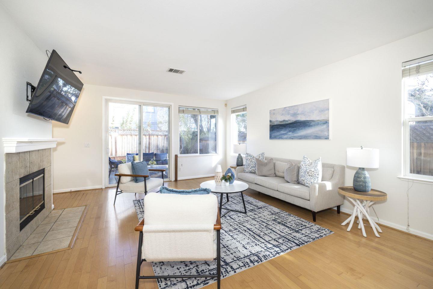 Detail Gallery Image 3 of 30 For 939 Oakes St, East Palo Alto,  CA 94303 - 3 Beds | 2/1 Baths