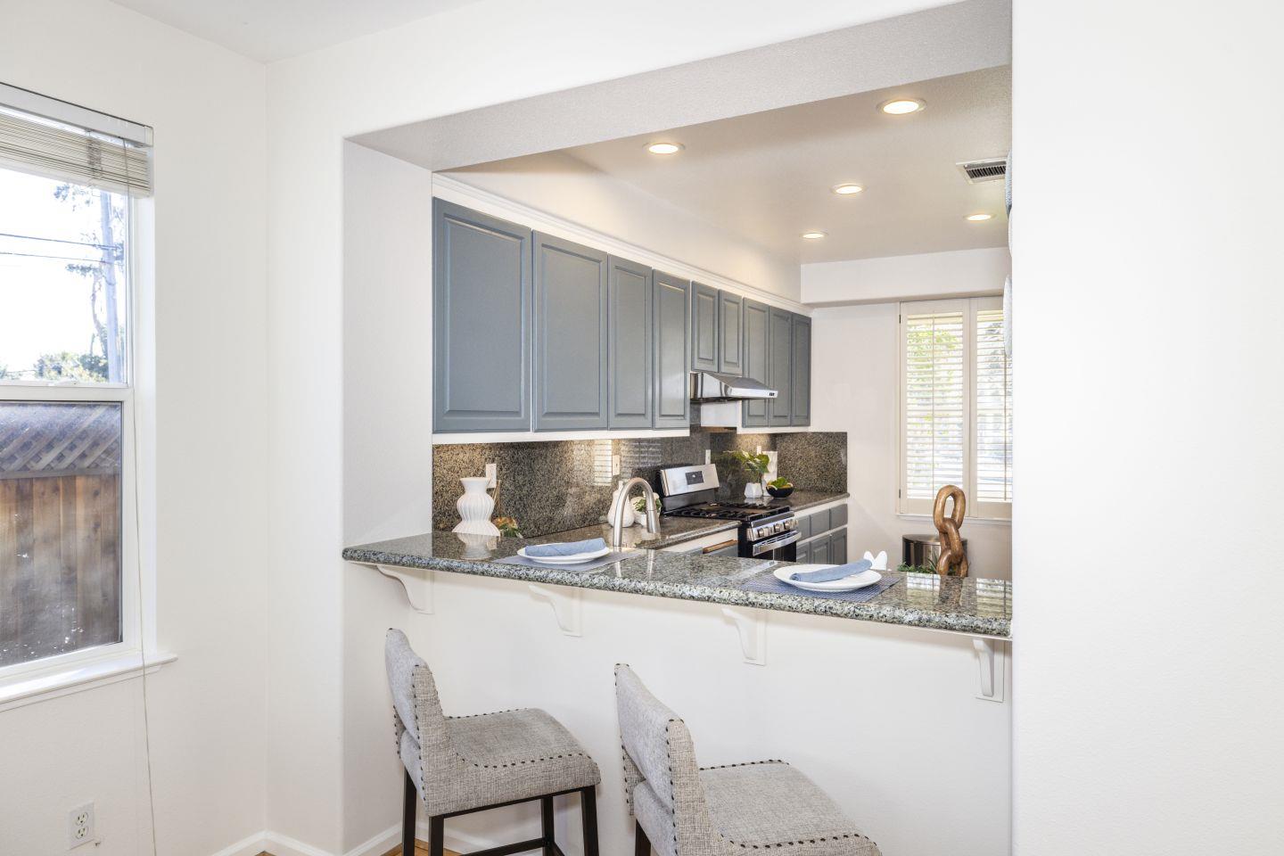 Detail Gallery Image 6 of 30 For 939 Oakes St, East Palo Alto,  CA 94303 - 3 Beds | 2/1 Baths