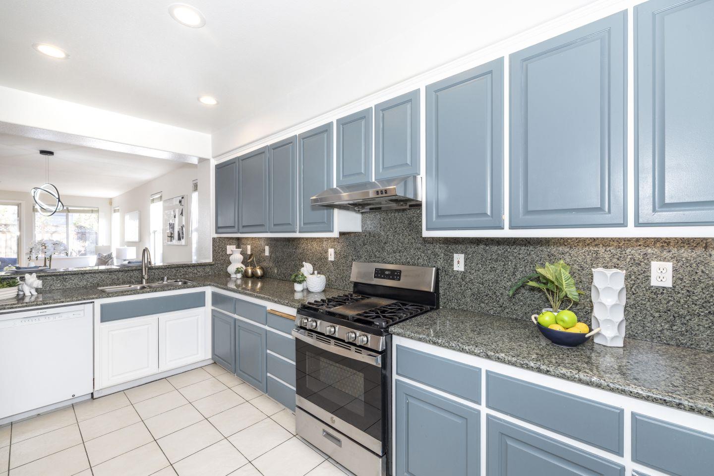 Detail Gallery Image 8 of 30 For 939 Oakes St, East Palo Alto,  CA 94303 - 3 Beds | 2/1 Baths