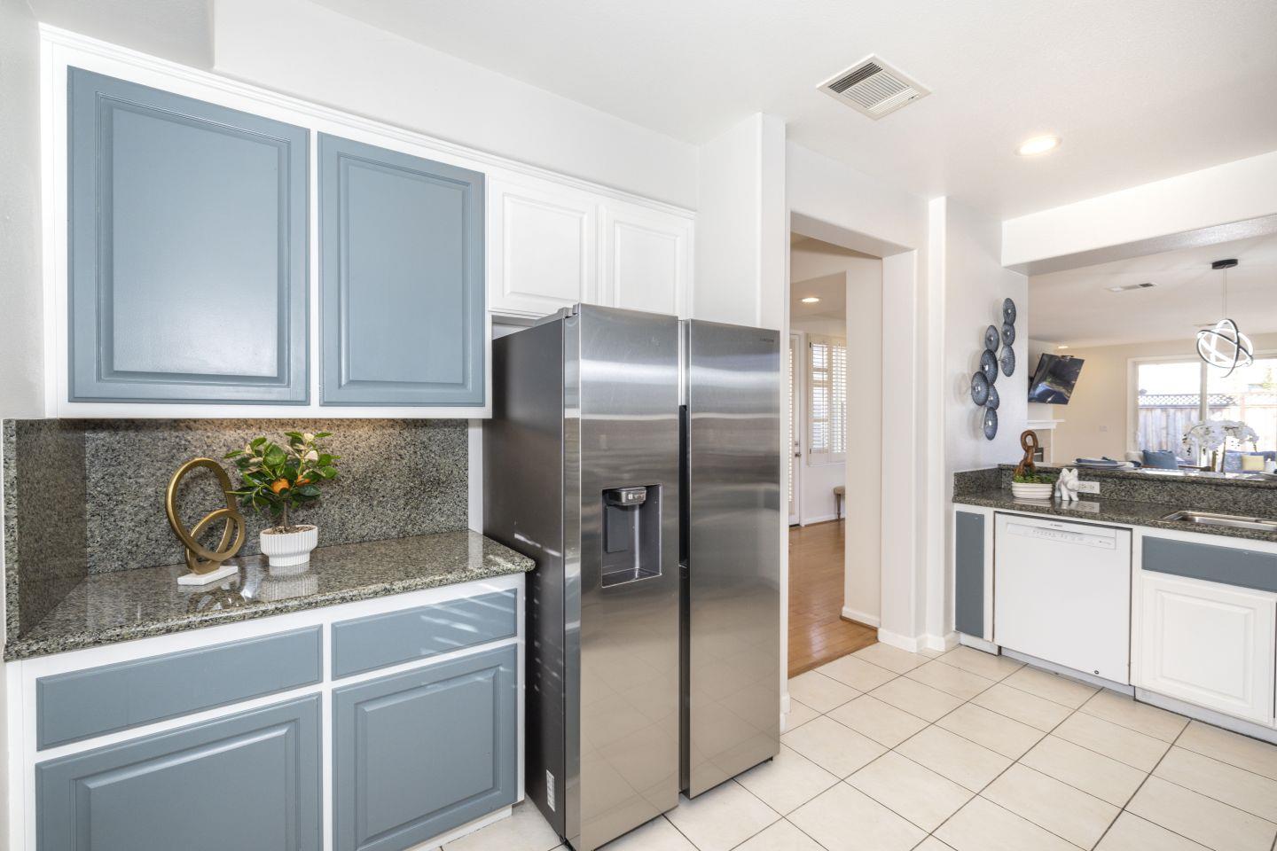 Detail Gallery Image 9 of 30 For 939 Oakes St, East Palo Alto,  CA 94303 - 3 Beds | 2/1 Baths