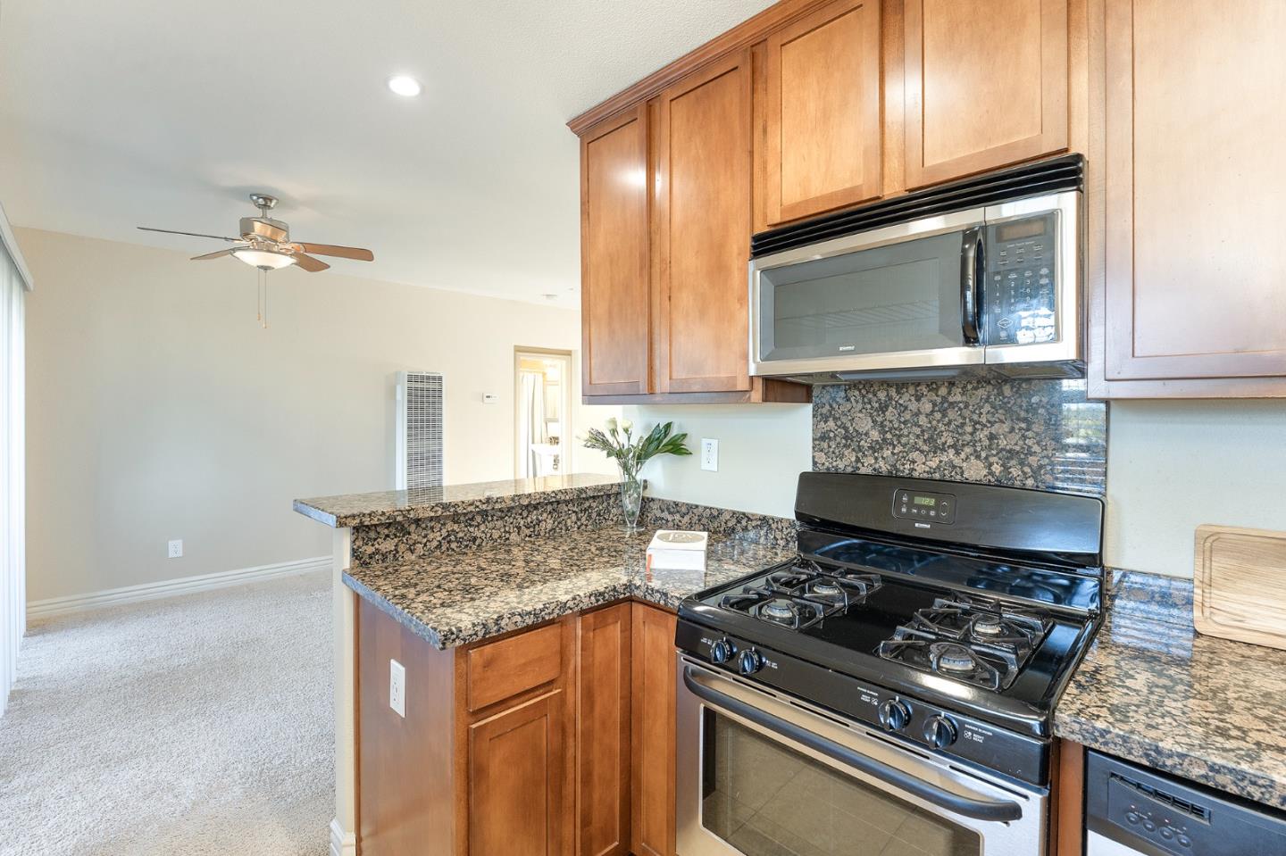 Detail Gallery Image 19 of 22 For 138 Mar Vista Dr, Monterey,  CA 93940 - 1 Beds | 1 Baths