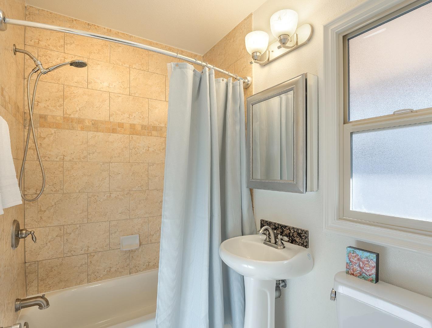 Detail Gallery Image 8 of 22 For 138 Mar Vista Dr, Monterey,  CA 93940 - 1 Beds | 1 Baths