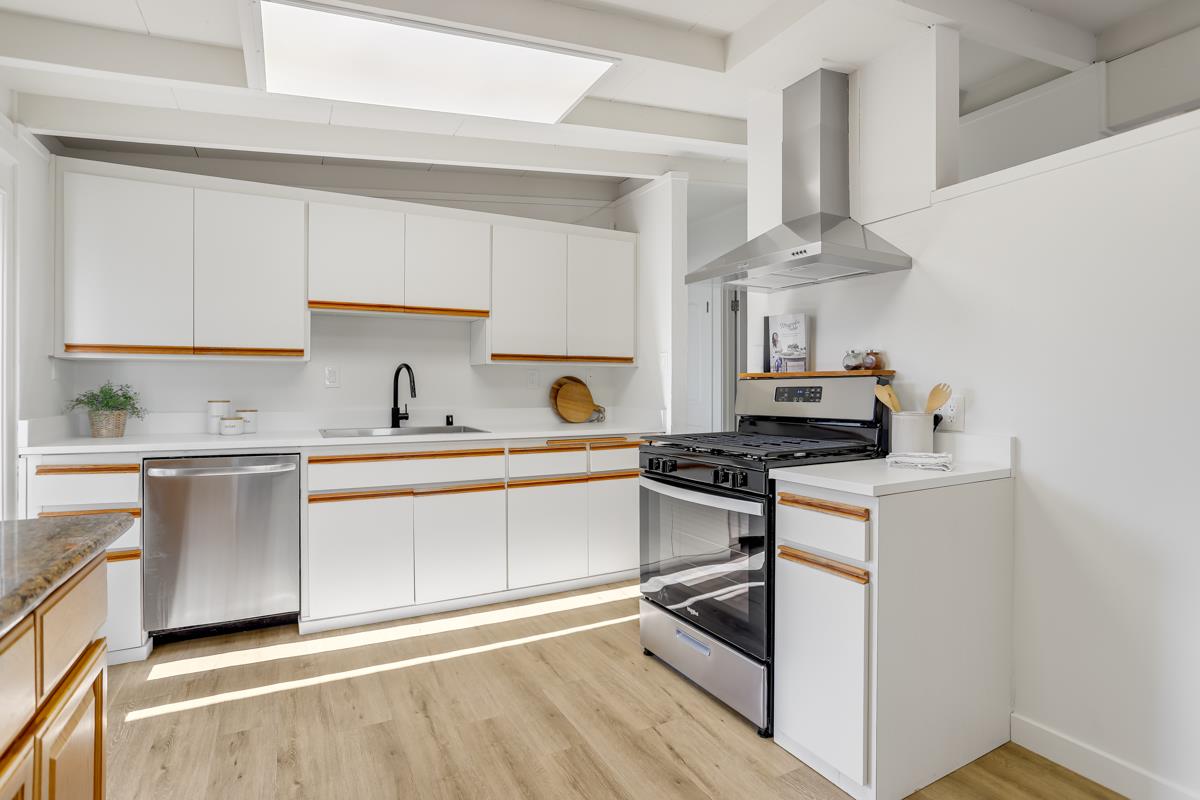 Detail Gallery Image 14 of 31 For 680 Hamilton Ln, Santa Clara,  CA 95051 - 3 Beds | 2 Baths