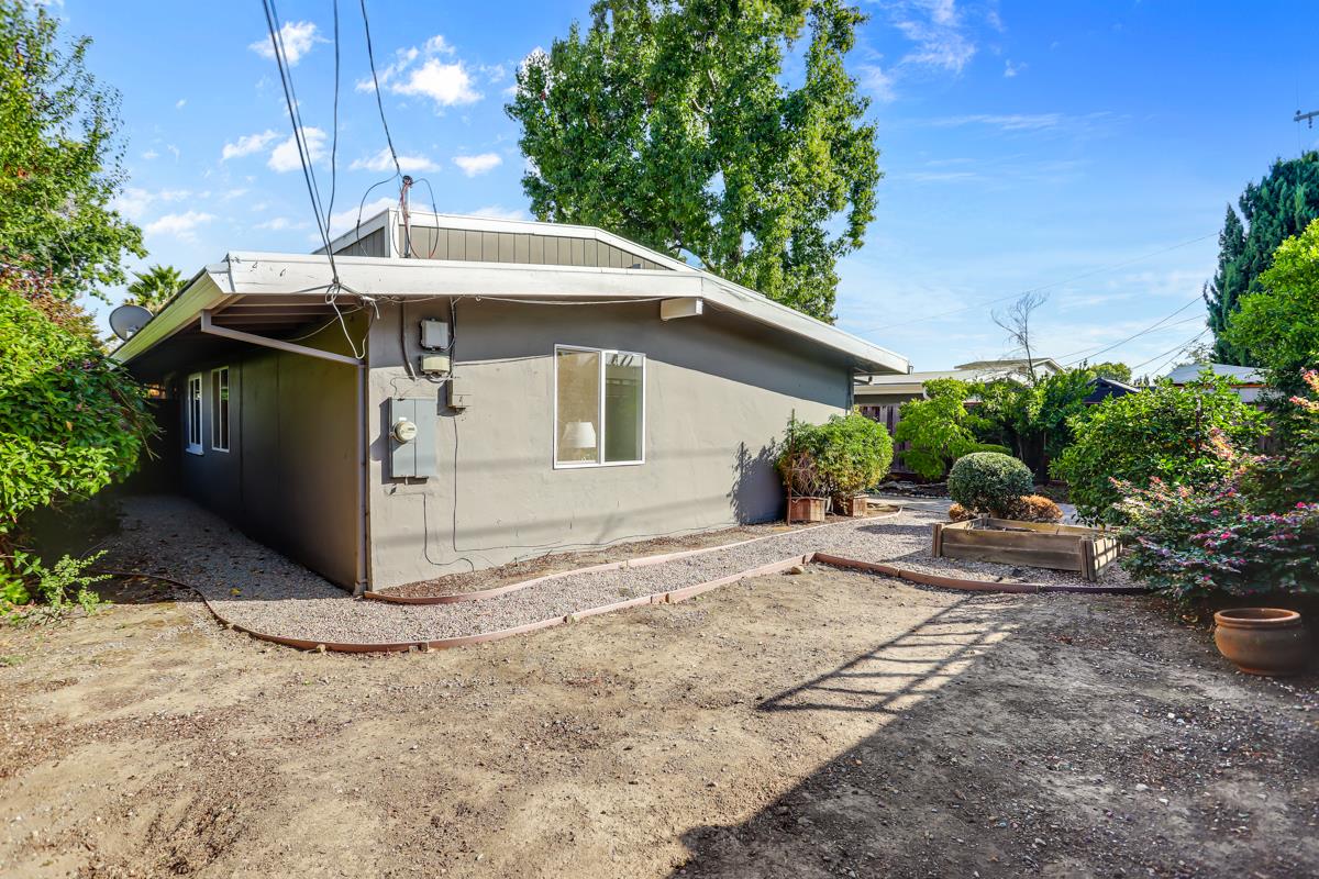 Detail Gallery Image 30 of 31 For 680 Hamilton Ln, Santa Clara,  CA 95051 - 3 Beds | 2 Baths