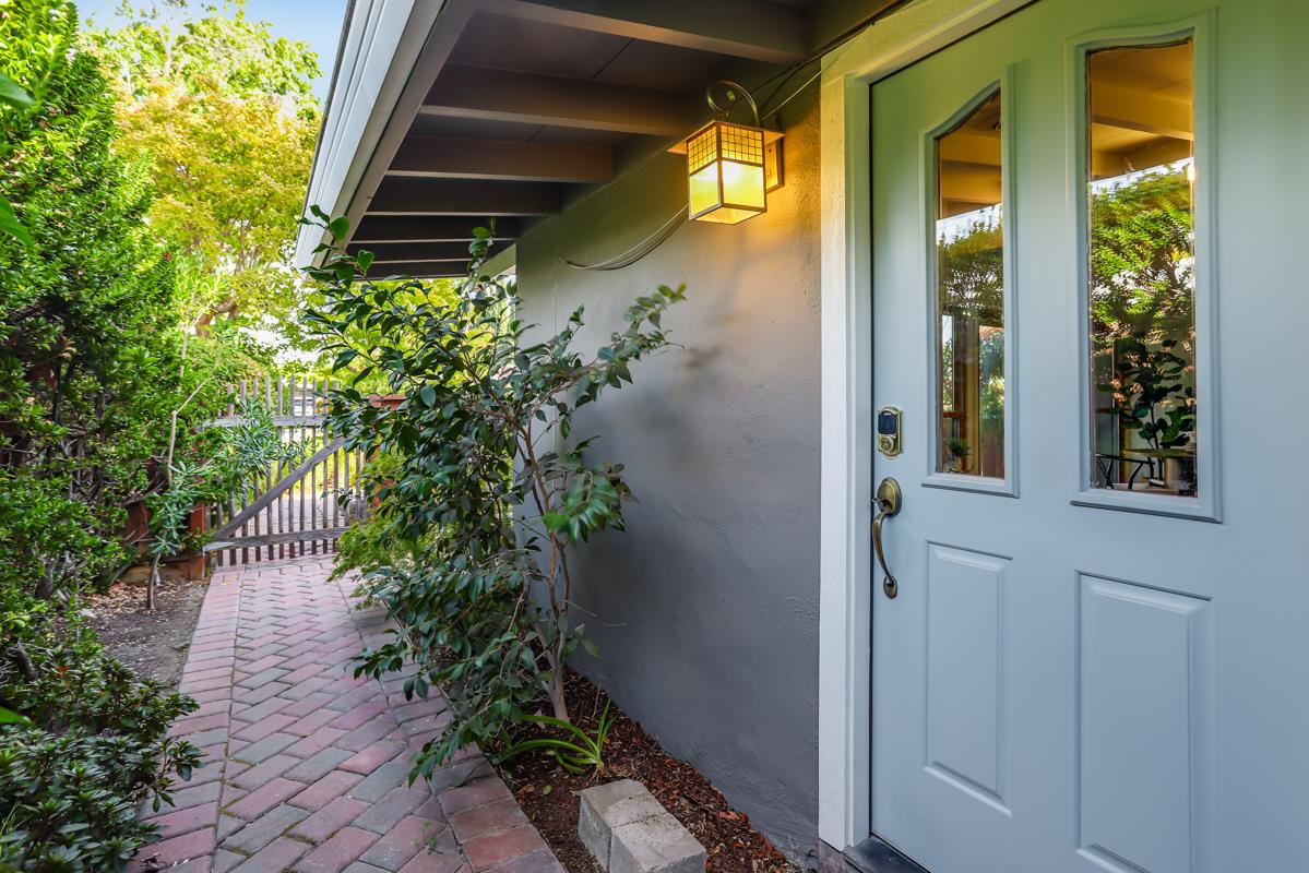 Detail Gallery Image 6 of 31 For 680 Hamilton Ln, Santa Clara,  CA 95051 - 3 Beds | 2 Baths