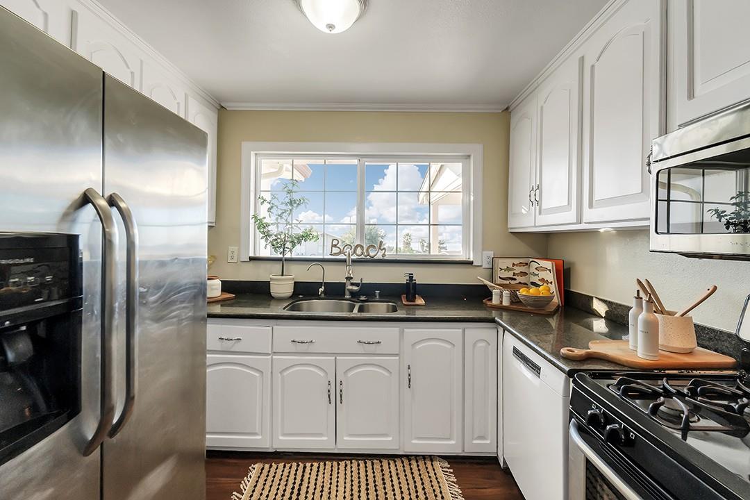 Detail Gallery Image 2 of 26 For 12 Shawnee Ct, Seaside,  CA 93955 - 3 Beds | 1/1 Baths