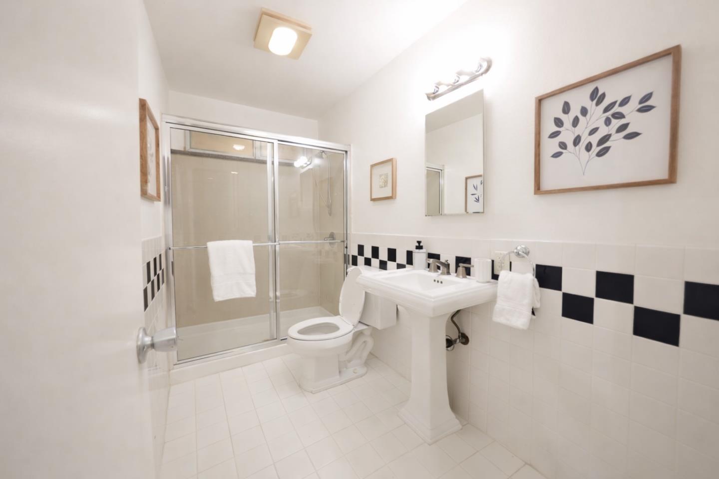 Detail Gallery Image 13 of 38 For 251 Lassen Dr, San Bruno,  CA 94066 - 4 Beds | 3 Baths