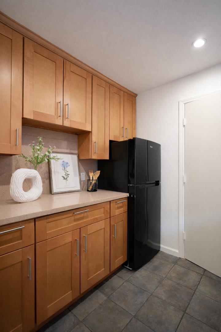 Detail Gallery Image 27 of 38 For 251 Lassen Dr, San Bruno,  CA 94066 - 4 Beds | 3 Baths