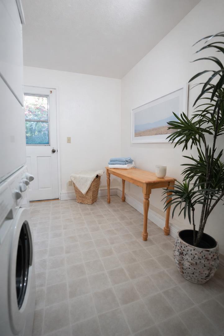 Detail Gallery Image 31 of 38 For 251 Lassen Dr, San Bruno,  CA 94066 - 4 Beds | 3 Baths