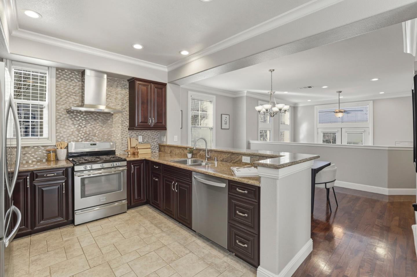 Detail Gallery Image 13 of 45 For 328 Heritage View Ter, San Jose,  CA 95125 - 3 Beds | 2/1 Baths