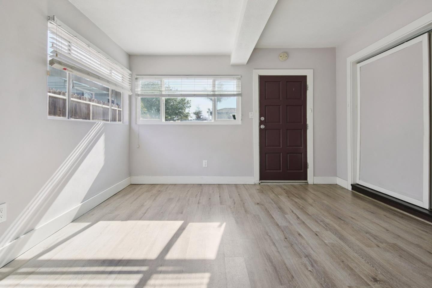 Detail Gallery Image 3 of 15 For 8630 Stanmoor Dr a,  Los Angeles,  CA 90045 - 1 Beds | 1 Baths