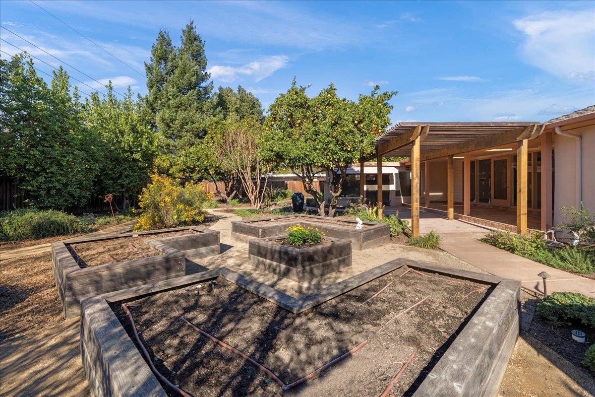 Detail Gallery Image 13 of 30 For 1975 Meridian Ave, San Jose,  CA 95125 - 2 Beds | 2 Baths