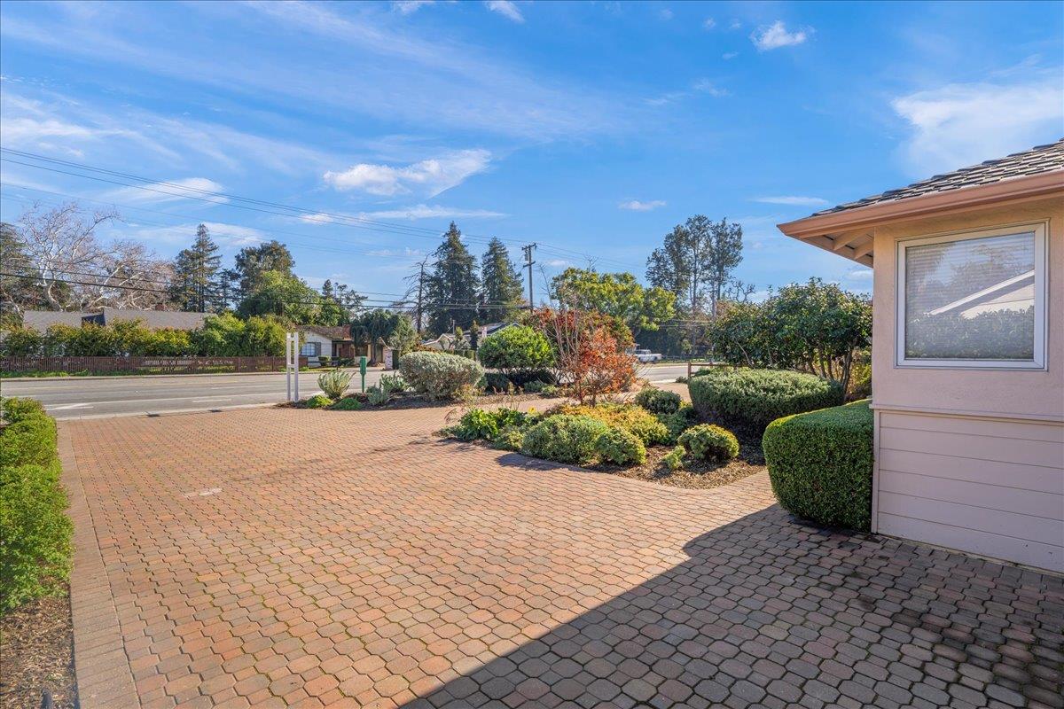 Detail Gallery Image 4 of 30 For 1975 Meridian Ave, San Jose,  CA 95125 - 2 Beds | 2 Baths