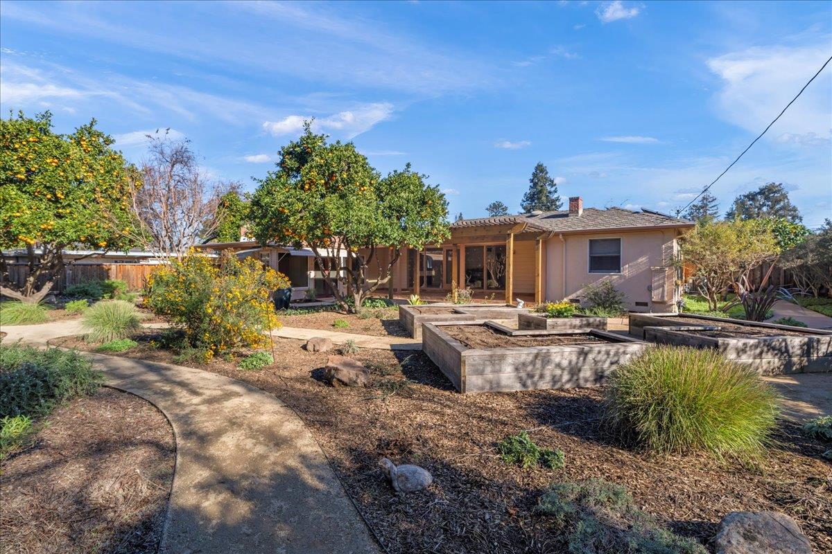 Detail Gallery Image 7 of 30 For 1975 Meridian Ave, San Jose,  CA 95125 - 2 Beds | 2 Baths