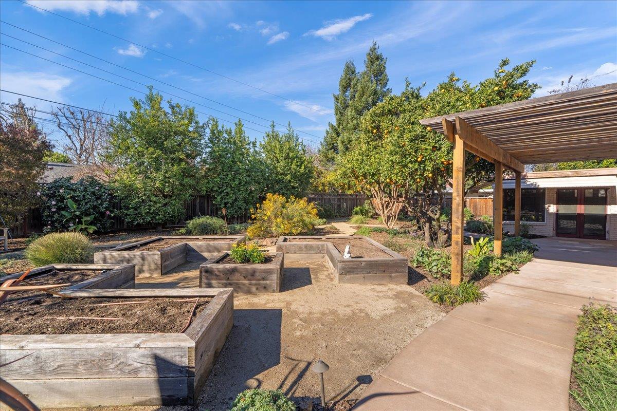 Detail Gallery Image 9 of 30 For 1975 Meridian Ave, San Jose,  CA 95125 - 2 Beds | 2 Baths