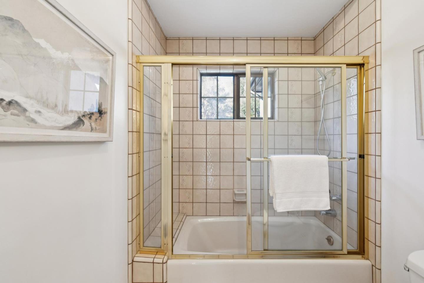 Detail Gallery Image 106 of 149 For 1080 Macadamia Dr, Hillsborough,  CA 94010 - 5 Beds | 5/1 Baths